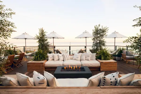 Kuva: Surfrider-hotellin ulkotila.