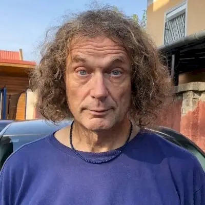 Dave ha continuato a scrivere il suo primo romanzo, La vita sessuale di un comico