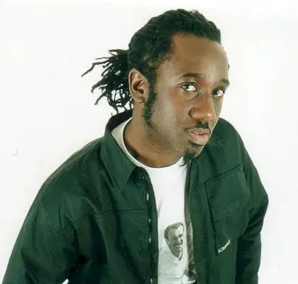 Dispy è stato interpretato dal cabarettista John Simmit