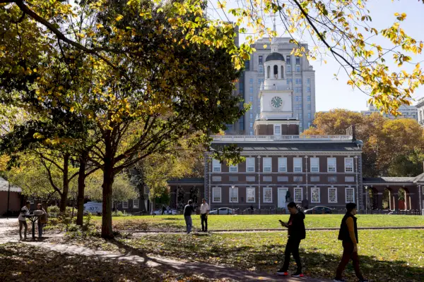 Imatge: Exterior d'Independence Hall, Pennsilvània.
