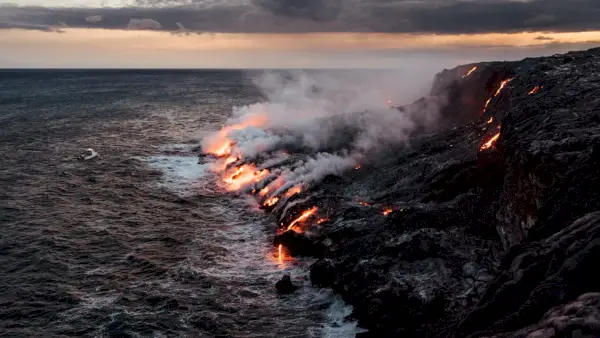 Imatge: Lava vermella, Parc Nacional dels Volcans de Hawaii, Hawaii.