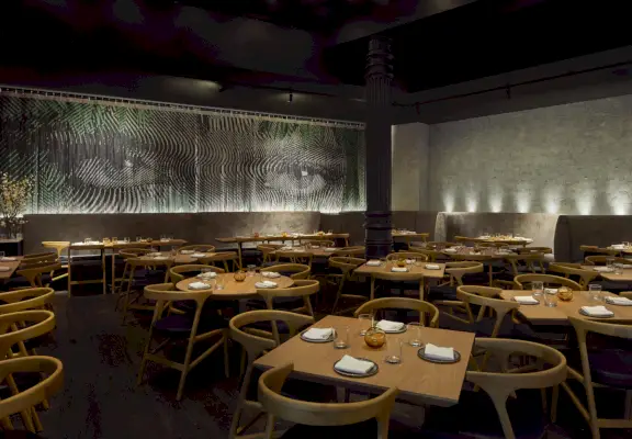 wnętrze nastrojowej niskiej przestrzeni do siedzenia