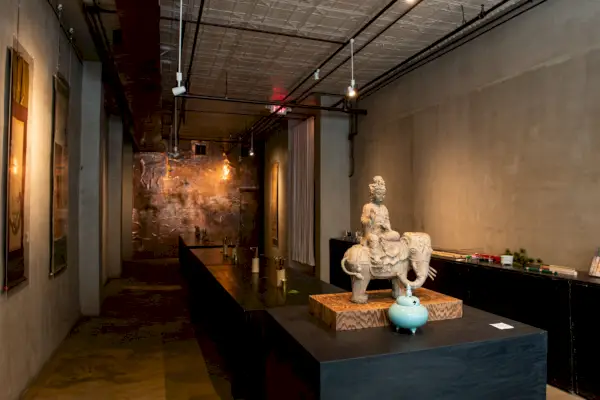 wnętrze eleganckiej minimalnej jadalni