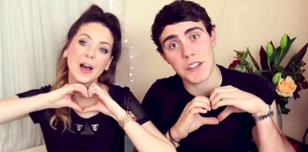 He tapasivat vuonna 2012 sen jälkeen, kun Zoe asettui jonoon ystäviensä kanssa esittelemään itsensä Pointless Blogin internettähdelle Alfielle tapaamisessa.