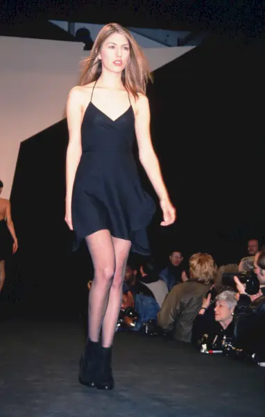 Zdjęcie: Modelka Sofia Coppola na pokazie Donny Karan w Nowym Jorku, 1994.