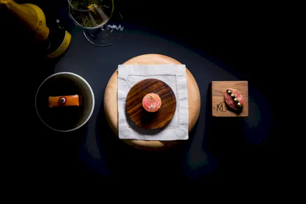 lautanen sormen kokoista ruokaa