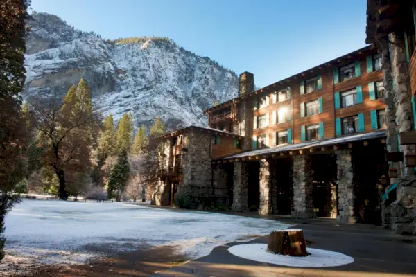 Kuva: The Ahwahnee -hotellin hotellin ulkokuori, Yosemite.