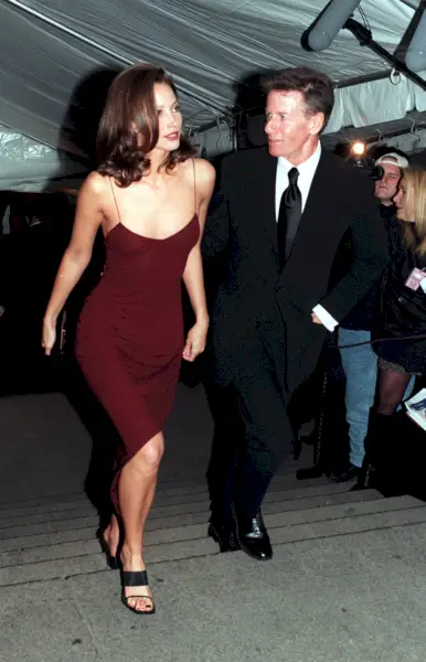 Imatge: Christy Turlington i Calvin Klein a la Met Gala de 1996.