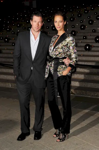 Imatge: Christy Turlington i el seu marit Edward Burns en un esdeveniment de Vanity Fair el 2010.