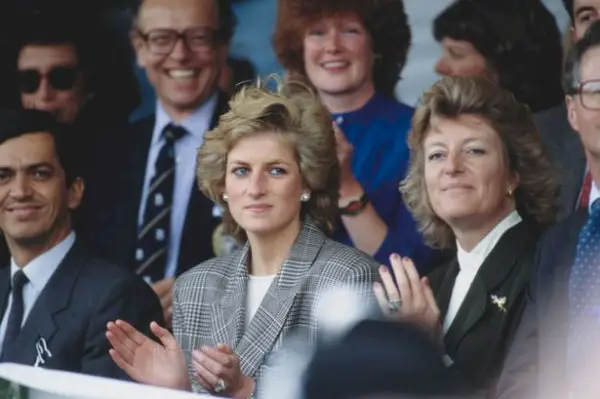 Lady Sarah är Dianas äldsta syster