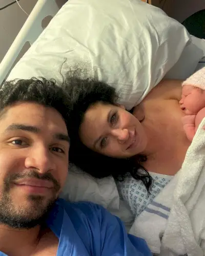 L'anno scorso lui e la fidanzata Charlie Bruce hanno dato il benvenuto al loro primo figlio