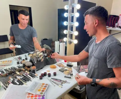 Raven kuvassa ulos vetäytyneestä pakkauksestaan