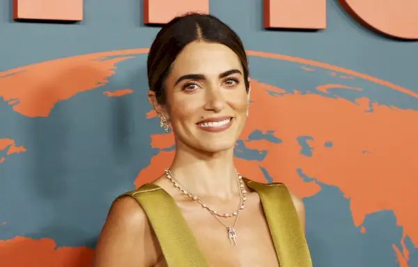 Nikki Reed maatilaelämästä, retkistä ja kaaoksen syleilemisestä