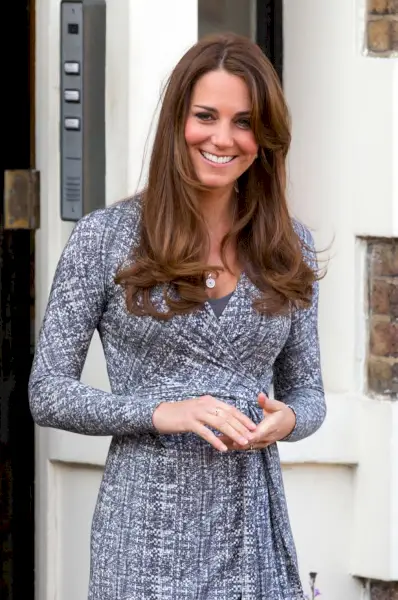 Kate Middletonin ensimmäisen prinssi Williamin sormuksen suloinen merkitys