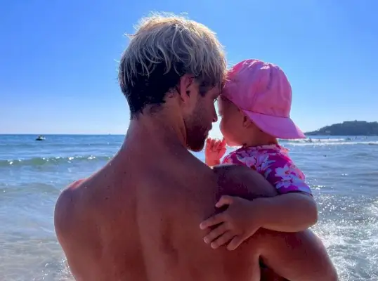 Mitch sai vuoden 2001 lopulla tervetulleeksi tyttären nimeltä Aria Isabella