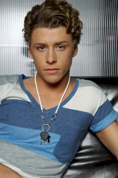 Mitch Hewer tunnetaan parhaiten Maxxie Oliverin roolistaan ​​elokuvassa Skins
