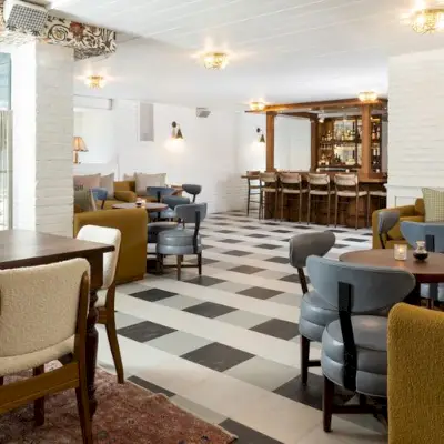 wnętrze restauracji sushi