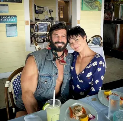 Rudy bor med sin fästmö Jade Struck