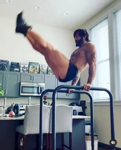 Han och Jade är båda fitnessfantaster och ser till att de har plats att träna hemma