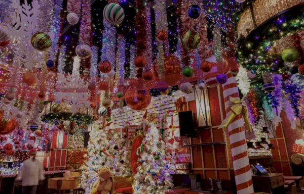 Kuva: Holly Jolly Holiday Pop-Up Bar at E.P. & L.P.