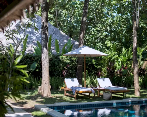 Immagine: area della piscina del Revīvō Wellness Resort Bali.