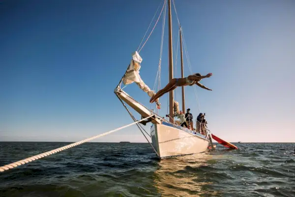 Kuva: Sunset purjevene, Danger Charters.