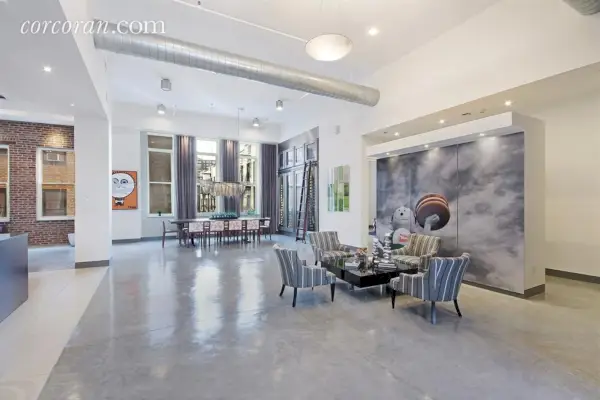 Paljon kenkäsäilytystilaa.