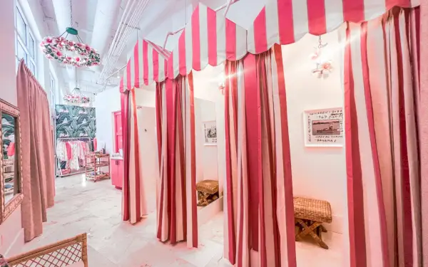 omklädningsrum i cabana vid havet