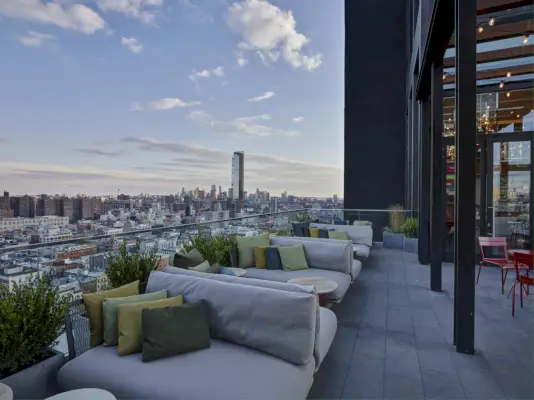 kattoterassi CitizenM:ssä New York Cityssä