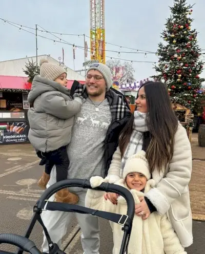 Casey, 27, bor i Brighton med sin fästmö, Nicole Corrales, 25 och deras tre barn, Harlow, 5 Lake, 3 och Remi, 6 månader