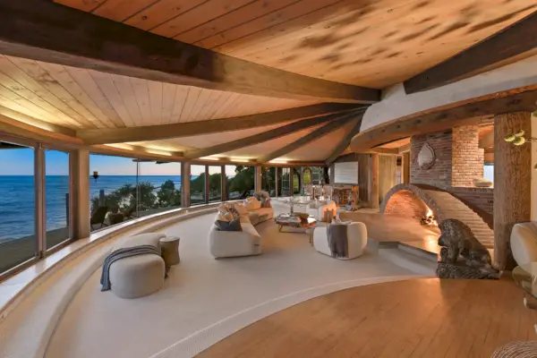 Harry Gesnerin Malibu Sandcastle tulee markkinoille 27,5 miljoonalla dollarilla