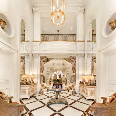 Rod Stewart elenca la sua vasta tenuta a Los Angeles da 70 milioni di dollari