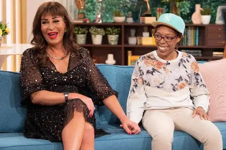 Sarah Tayler ja Keisha Herbert rakastuivat Naked Attractionissa, kun Sarah palasi esitykseen siirtymisensä jälkeen.