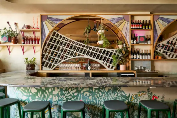 barra estampada amb prestatge per a vi