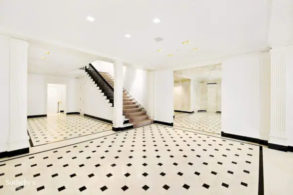 Myöhäisen Johnson & Johnson Heiressin kartano yökerhoineen vihdoin myyty