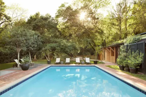 Kuva: Gaige Housen allasalue, Glen Ellen, Kalifornia.