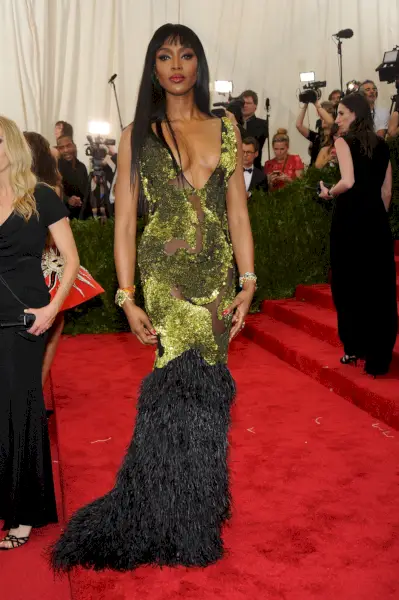 Kuva: Naomi Campbell osallistumassa vuoden 2015 Met-gaalaan.