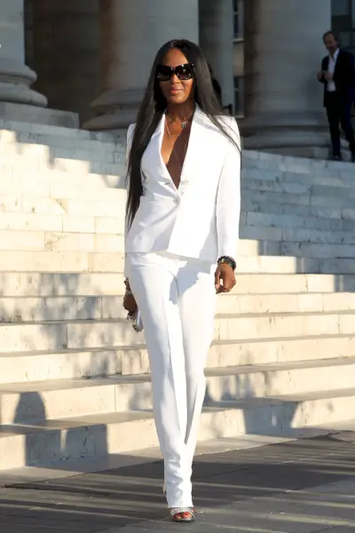 Kuva: Naomi Campbell osallistumassa Versace Paris Fashion Week -näytökseen vuonna 2015.