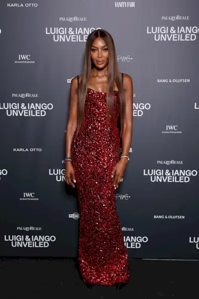 Kuva: Naomi Campbell osallistumassa Luigi & Iangon paljastetun näyttelyn avajaisiin.