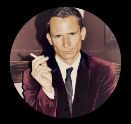 Gabrielin Twitter-profiilikuva on maailman kaukana nuoresta pilkutusta pojista, jotka fanit muistavat