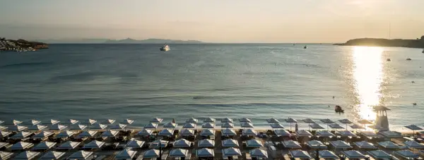 Auringonlaskun rantanäkymä