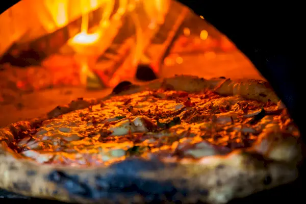 Kun kuu osuu silmään: missä syödä paras pizza, Sfogliatelle ja Babà Napolissa