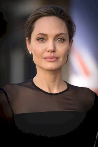 L'inviata speciale delle Nazioni Unite, Angelina Jolie, arriva alla riunione ministeriale della difesa per il mantenimento della pace delle Nazioni Unite a Lancaster House l'8 settembre 2016 a Londra, Inghilterra.