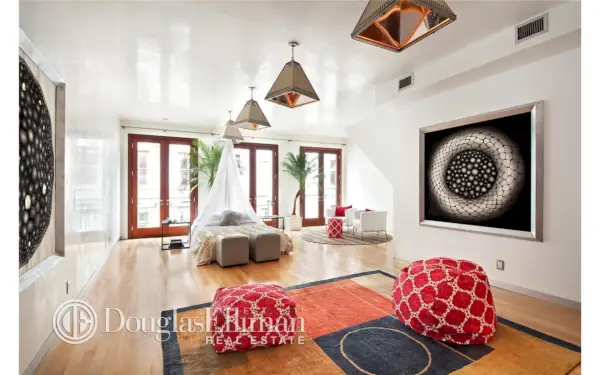 George Sorosin poika myi Nolitan rivitalon katolla koripallokentän kanssa tappiolla