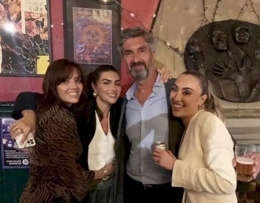 Som Sophies Instagram ser ud, er hun meget tæt på sin familie