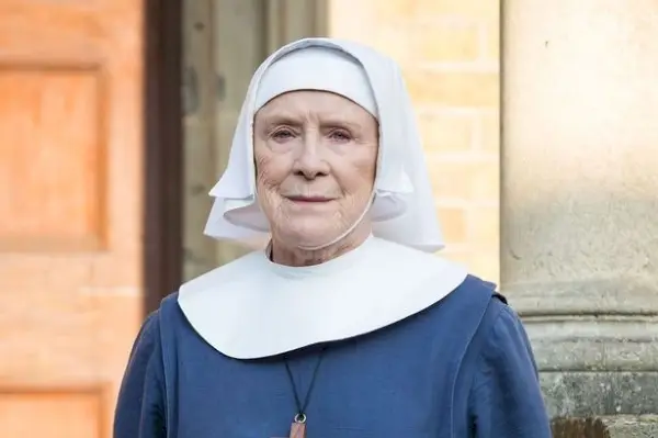 Judy Parfitt esittää sisarta Monica Joania elokuvassa Call the Midwife