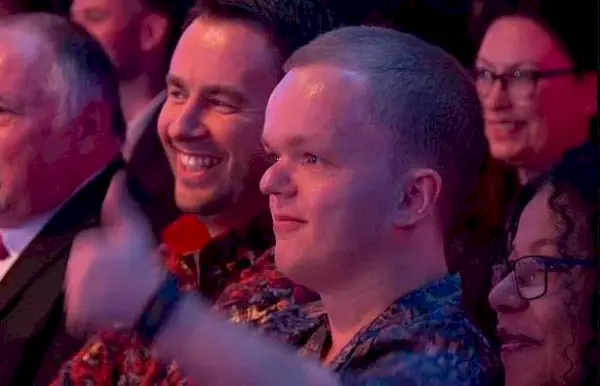 Matt jest jedną z największych cheerleaderek Ellie i pojawia się na widowni Strictly, aby ją wspierać.