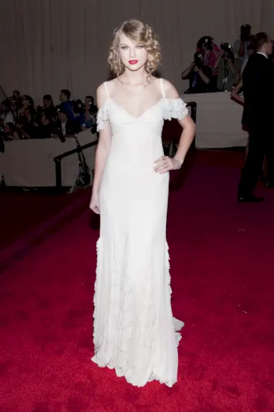 Kuva: Taylor Swift vuoden 2010 Met-gaalassa.