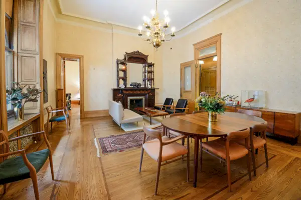 Wewnątrz piętrowej Dakoty.