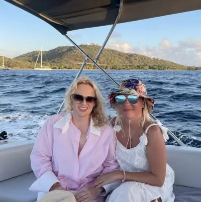 Rebel ha annunciato il suo fidanzamento con Ramona all'inizio di quest'anno